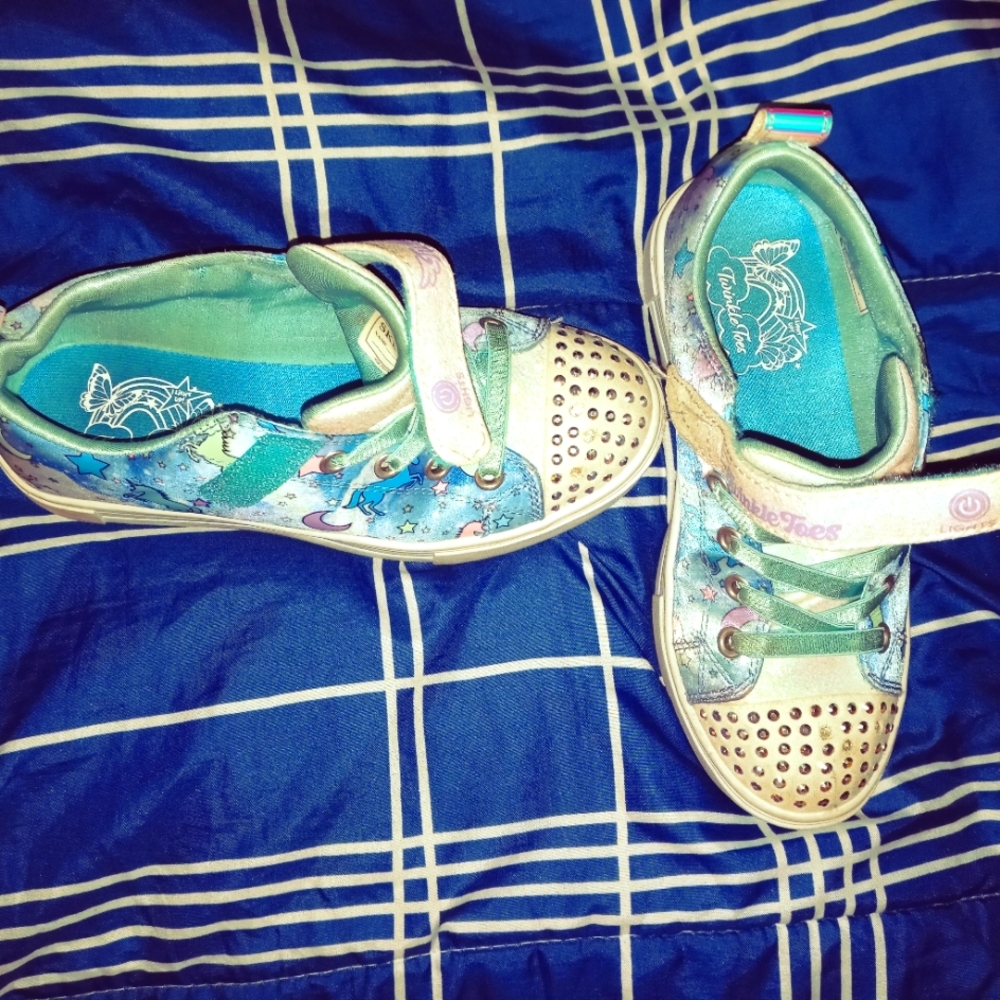 Skechers Twinkle Toes light up shoes size 2